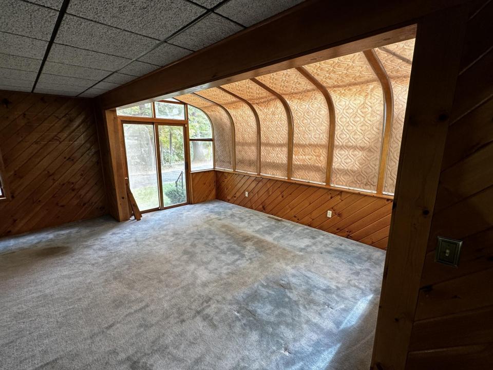 Living Room/Sunroom