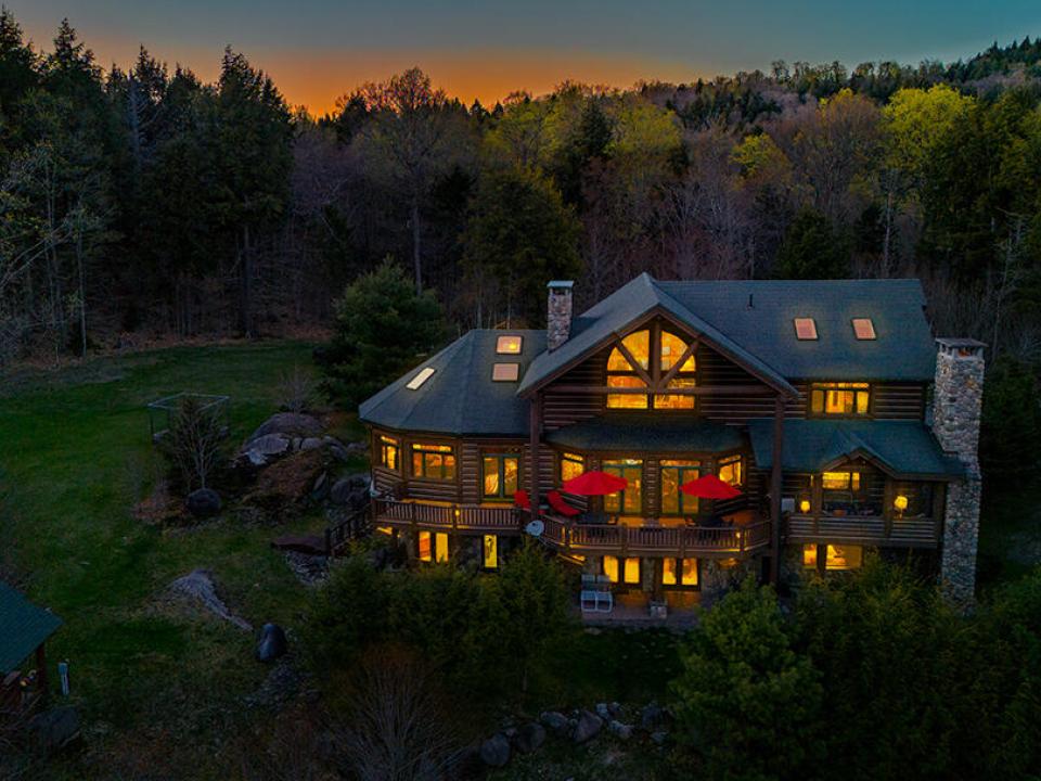 Timbercrest_Close_Glow Timbercrest_Close_Glow