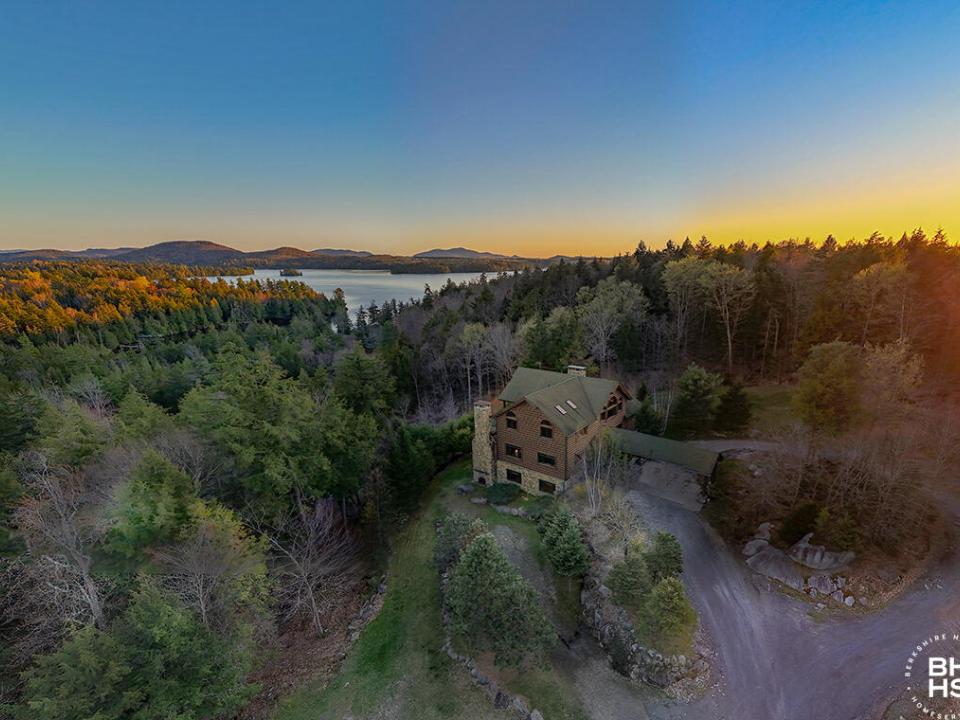 Timbercrest_Spring_Sunset_Back_Lake_Sun