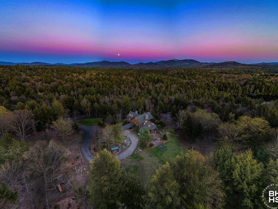 Timbercrest_Spring_Sunset_MH_Back_Moon