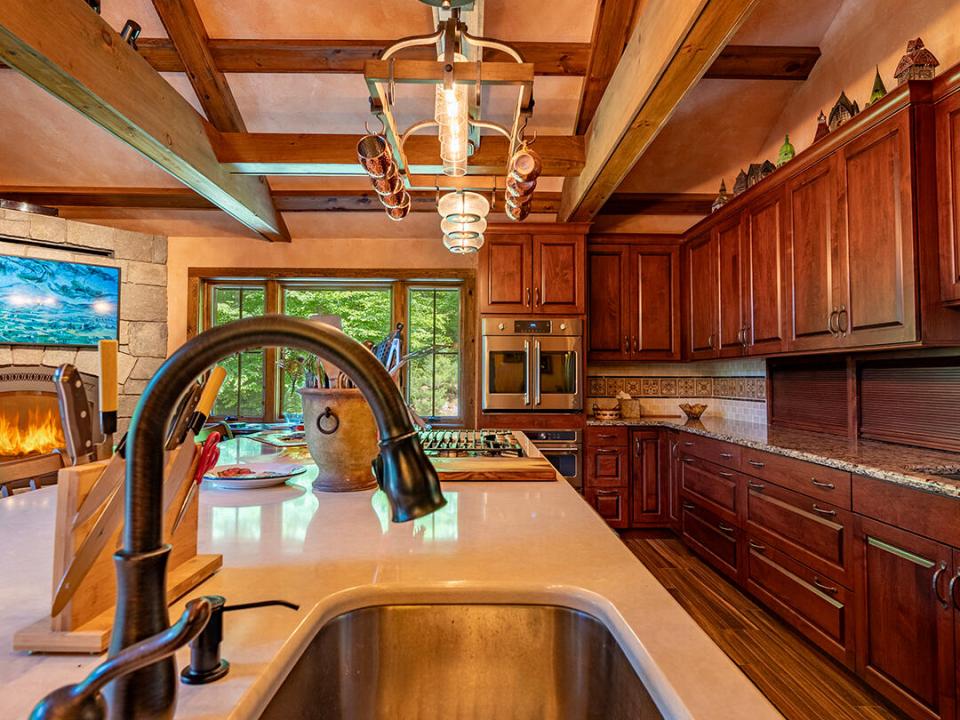 TheVilla_Summer_Kitchen_V