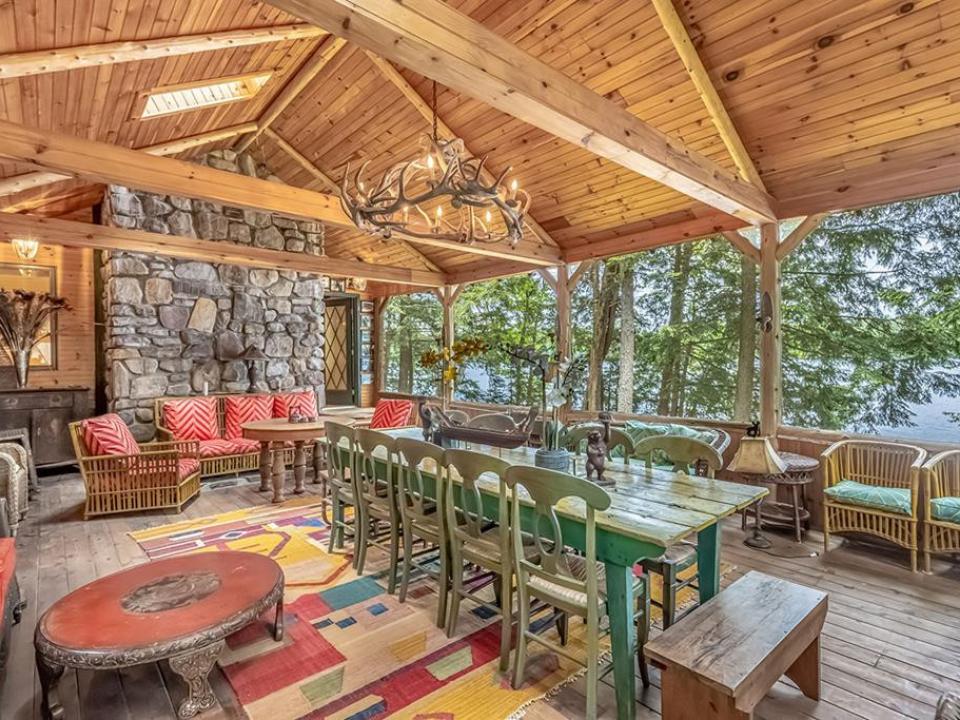 Screened-in Porch