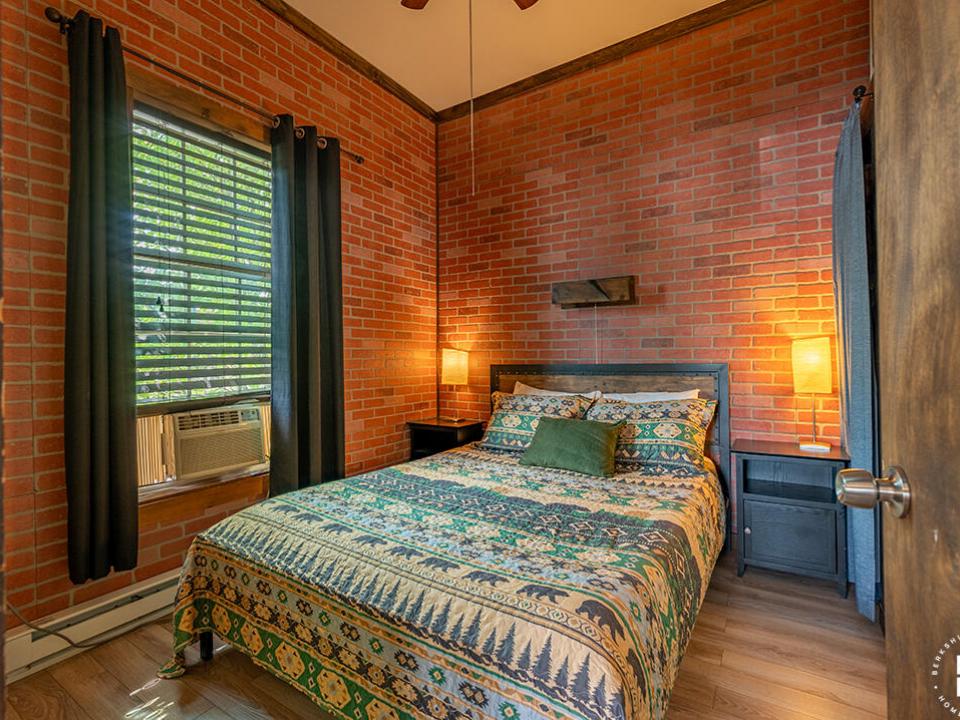 Downhill3Condo_Summer_Bedroom1