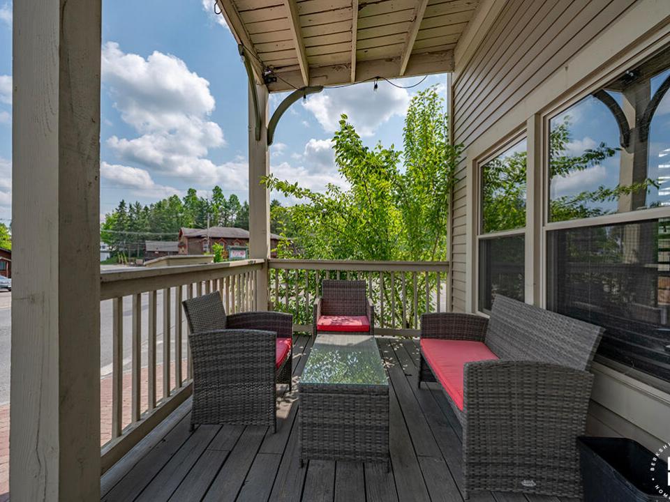 Downhill3Condo_Summer_CoveredPorch