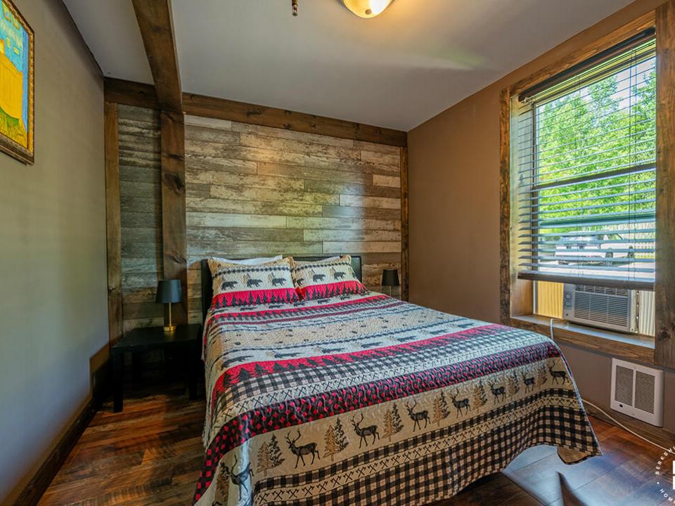 Downhill1Condo_Summer_Bedroom2