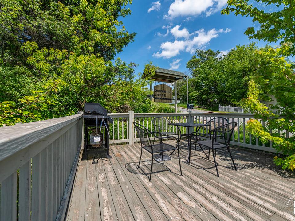 DownhillCondos_Summer_CommonArea