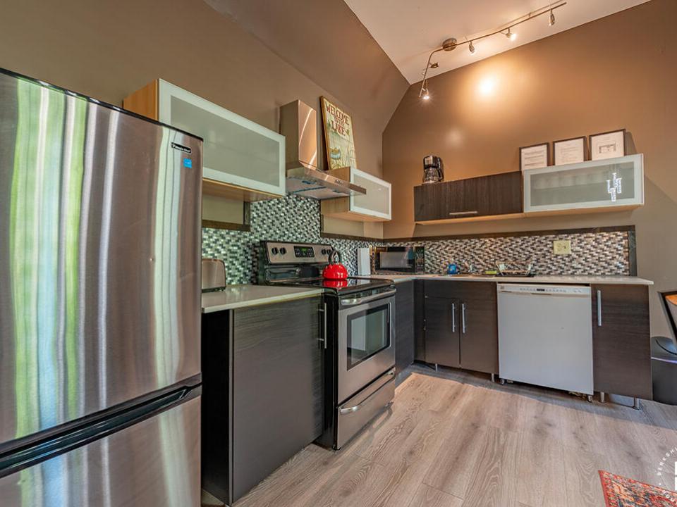 Downhill2Condo_Summer_Kitchen