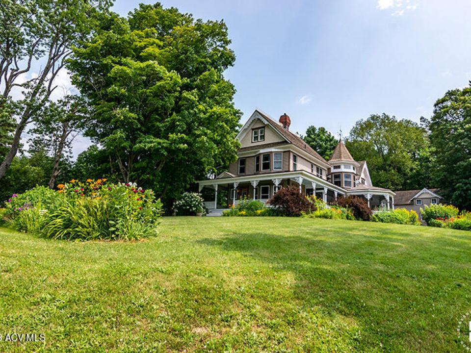 WaterfrontColonialInTupperLake_Exterior_