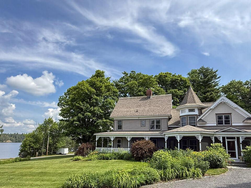 TupperLakeVictorian_Summer25_Exterior_Sk