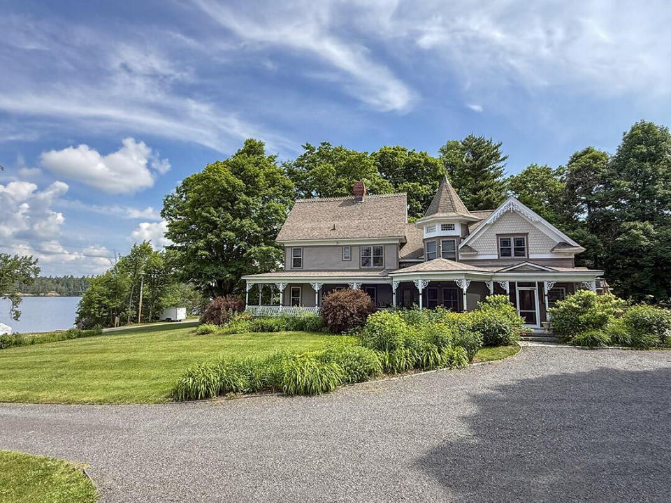 TupperLakeVictorian_Summer25_Exterior