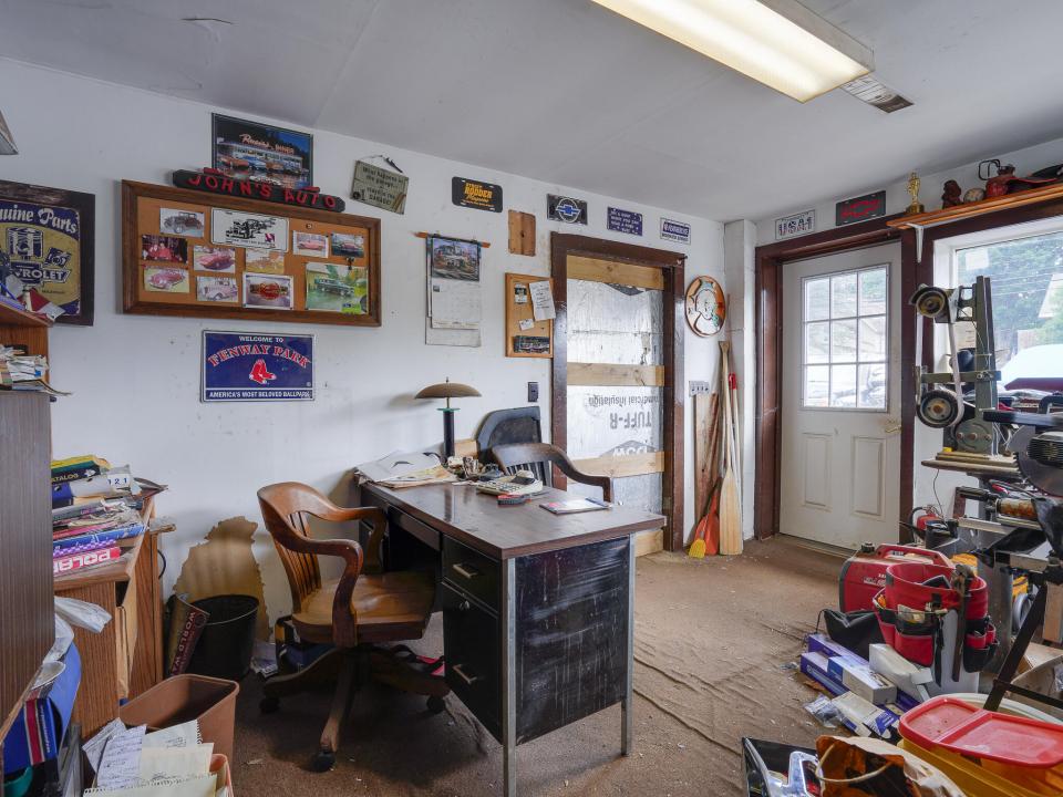 98 Wawbeek Ave-24