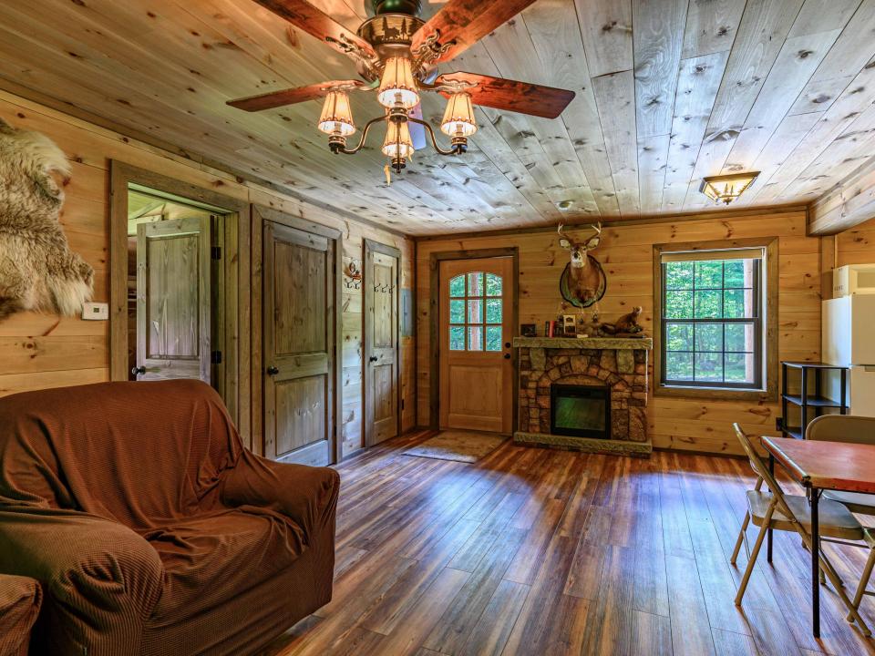 Cabin 2 Living Room