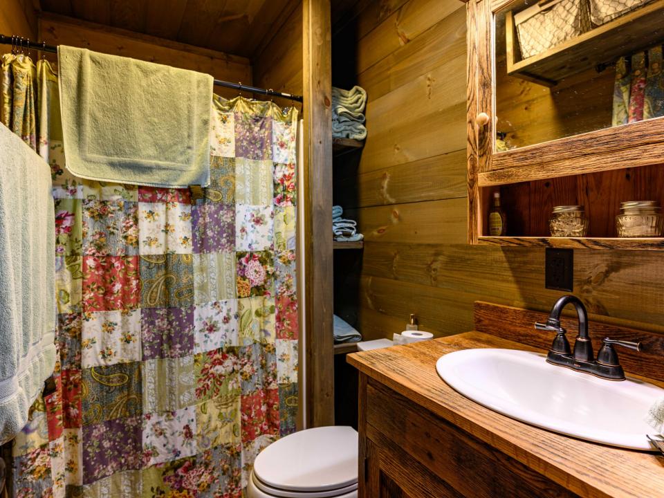 Cabin 1 Bathroom