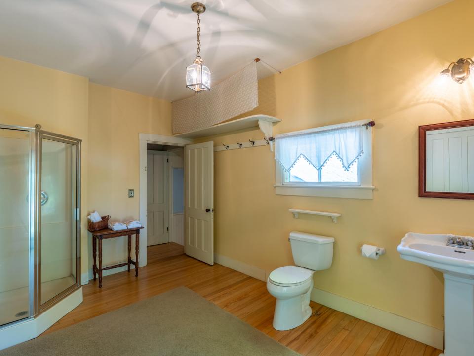 8219 River St Etown-69
