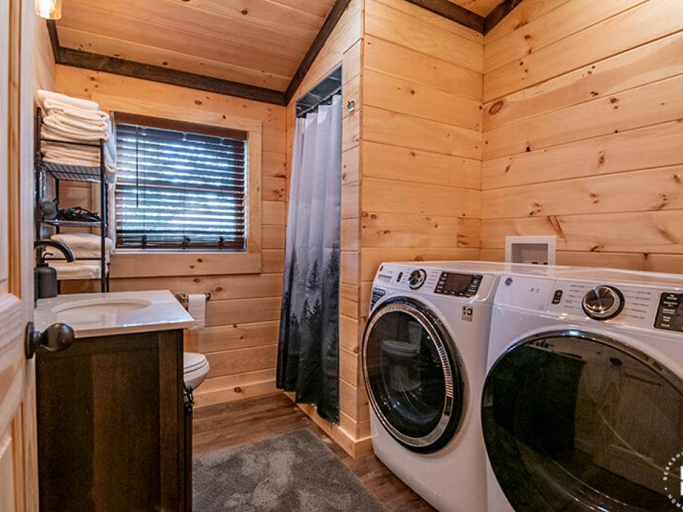 NewlyBuiltCottageInLakePlacid_Bathroom1 NewlyBuiltCottageInLakePlacid_Bathroom1