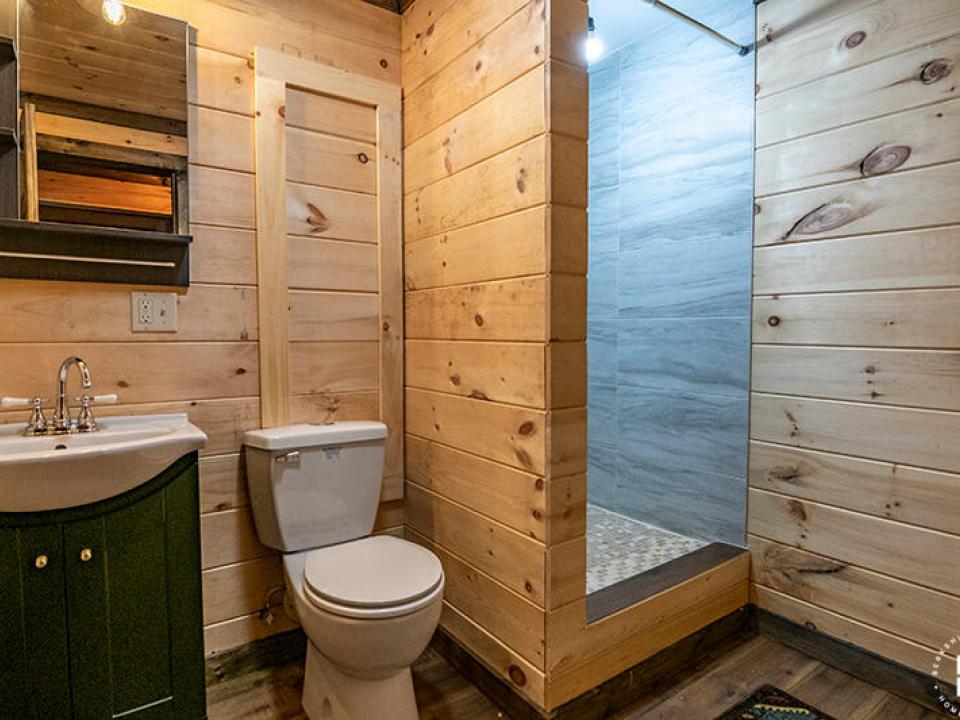 NewlyBuiltCottageInLakePlacid_Bathroom3