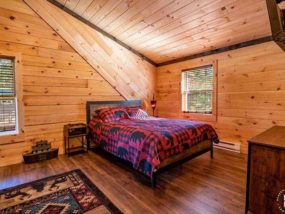 NewlyBuiltCottageInLakePlacid_Bedroom1