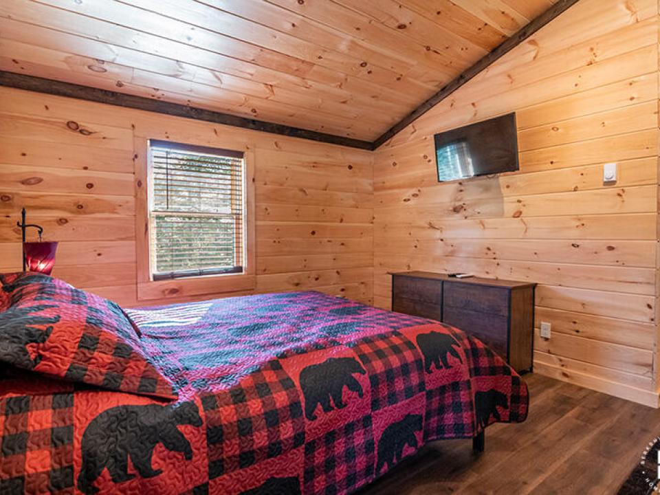 NewlyBuiltCottageInLakePlacid_Bedroom1_T NewlyBuiltCottageInLakePlacid_Bedroom1_T