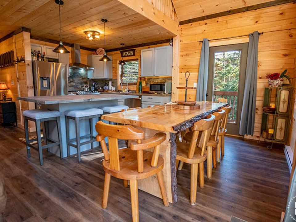 NewlyBuiltCottageInLakePlacid_DiningRoom