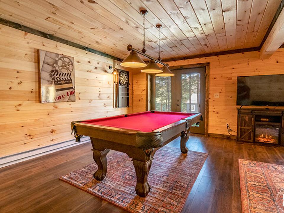 NewlyBuiltCottageInLakePlacid_Entertainm NewlyBuiltCottageInLakePlacid_Entertainm