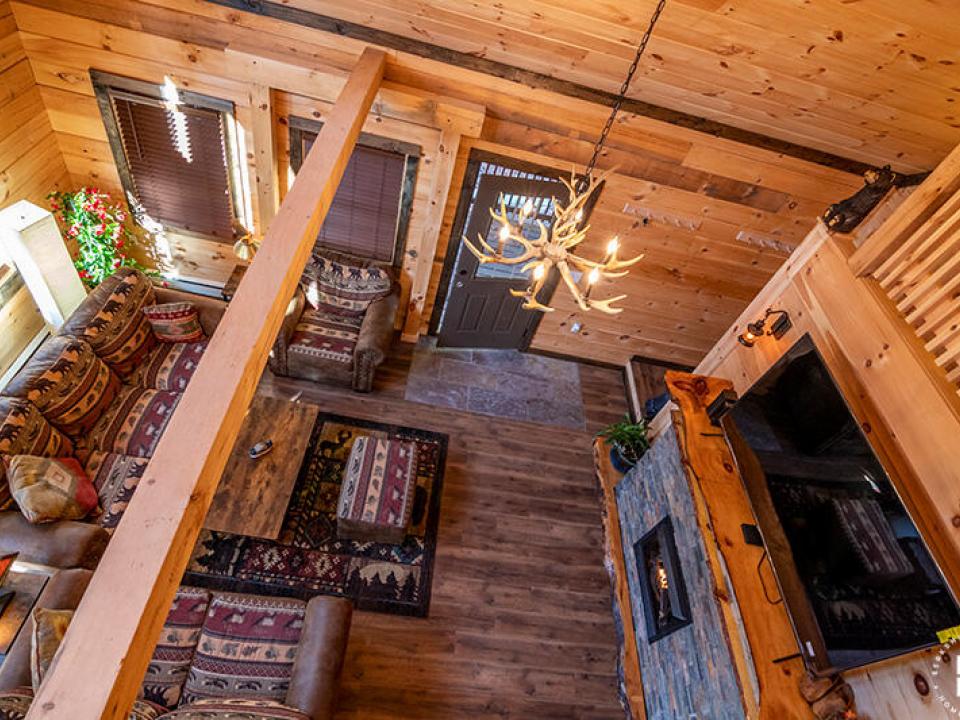 NewlyBuiltCottageInLakePlacid_LivingRoom