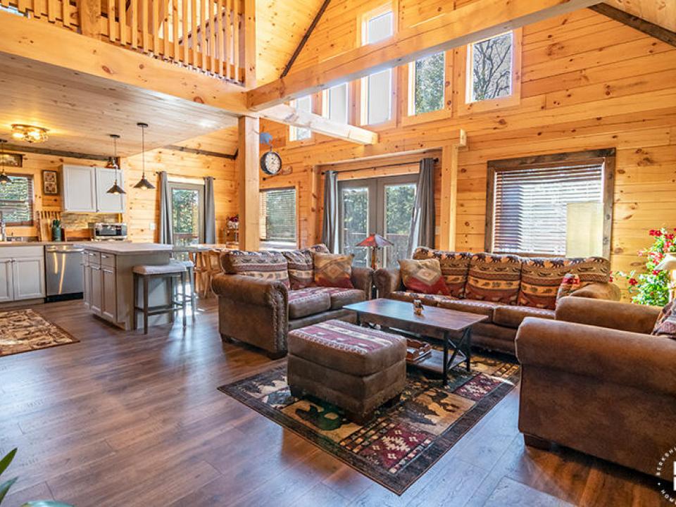 NewlyBuiltCottageInLakePlacid_LivingRoom