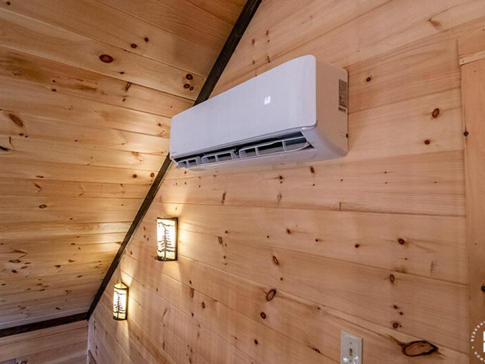 NewlyBuiltCottageInLakePlacid_MiniSplit