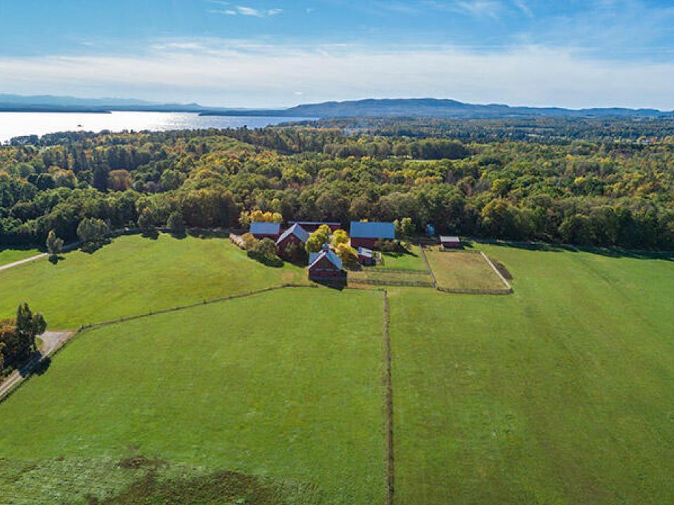 SunsetFarmInWillsboro_Fall_A_Farm_Side_L