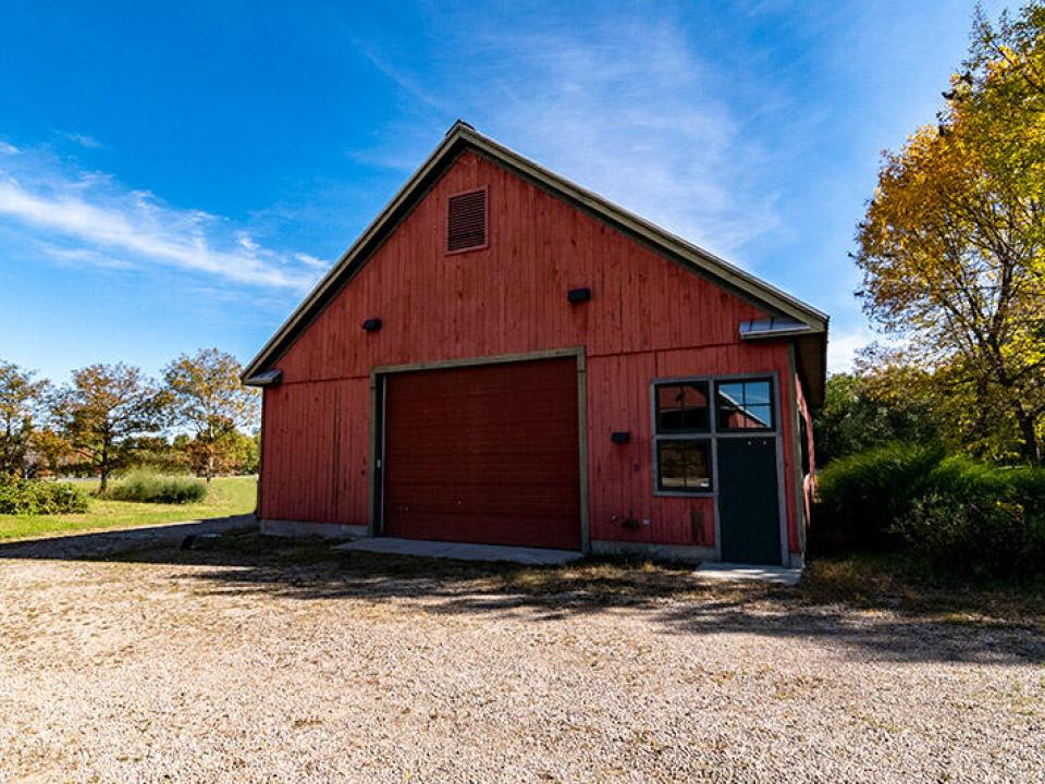 SunsetFarmInWillsboro_Fall_Barn