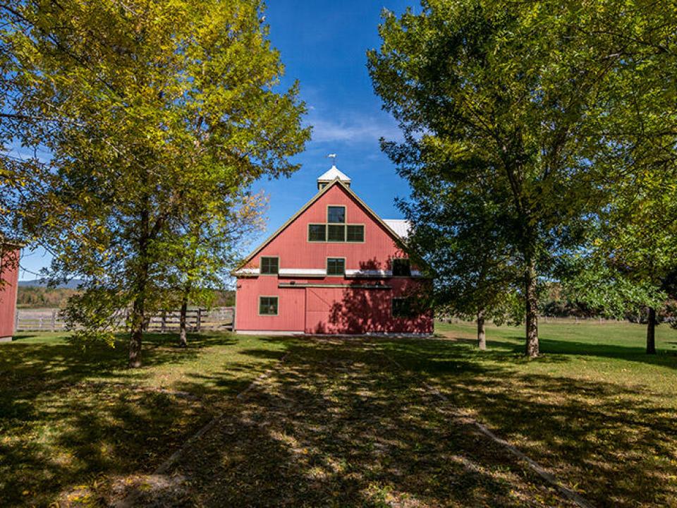 SunsetFarmInWillsboro_Fall_HorseBarn
