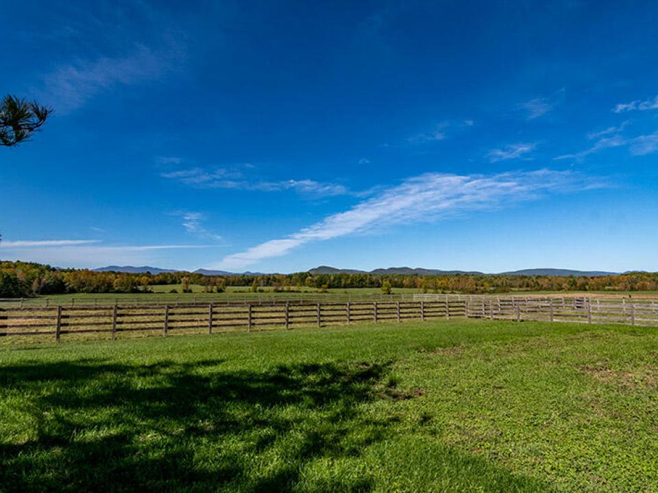 SunsetFarmInWillsboro_Fall_View