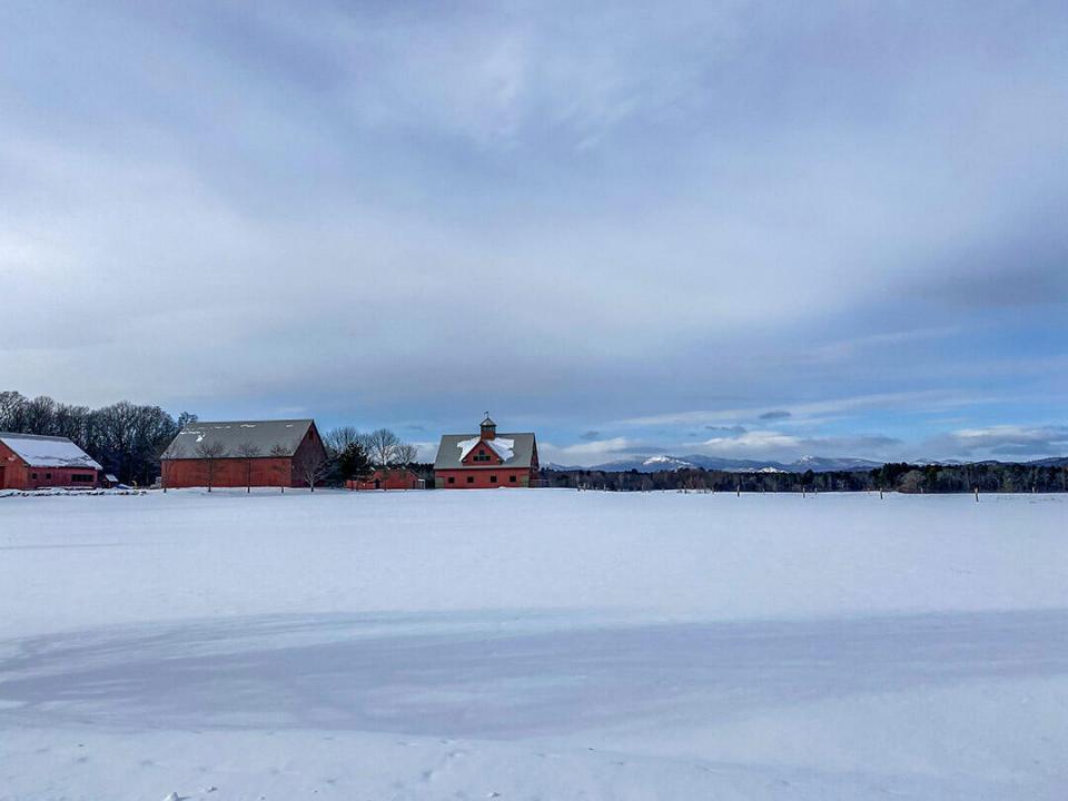 Farm_Mountains_Winter