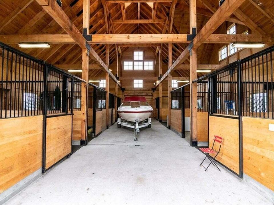 Horse Barn 4