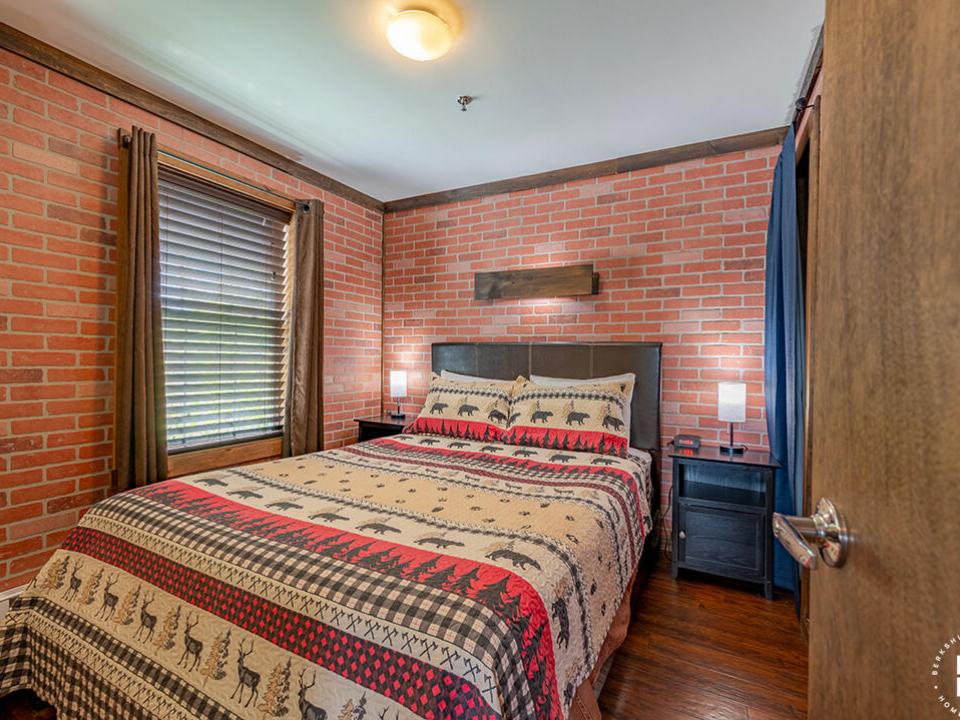 Downhill7Condo_Bedroom2