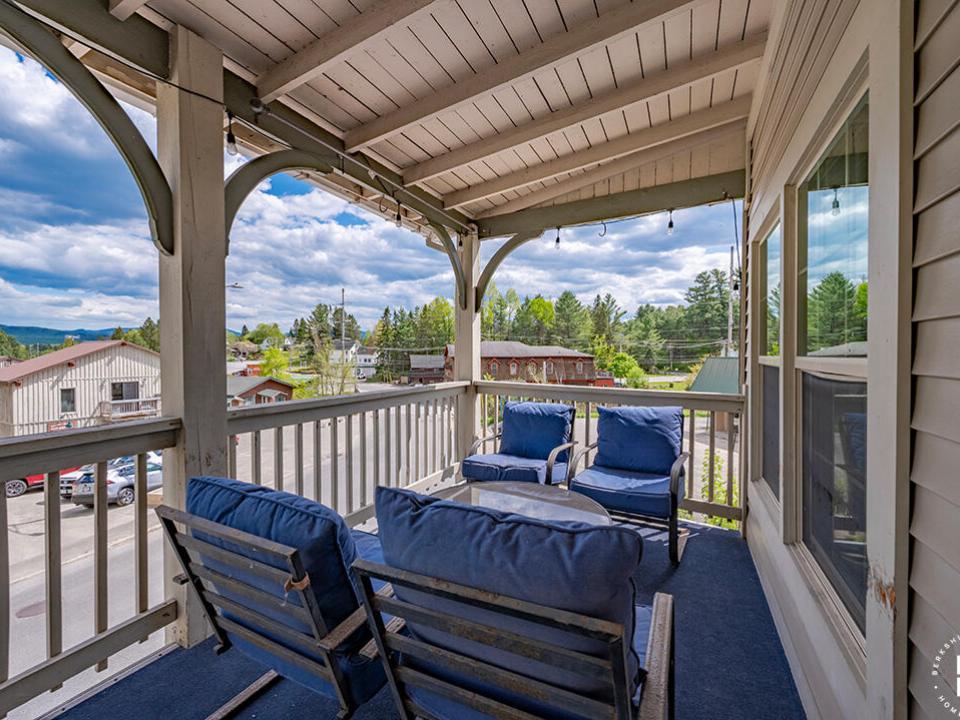 Downhill7Condo_CoveredPorch