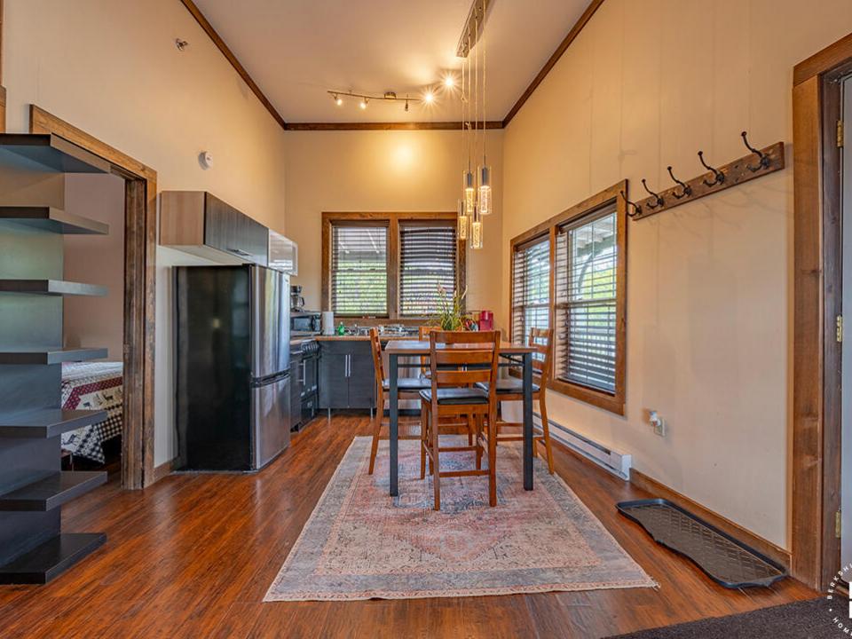 Downhill7Condo_DiningRoom_Kitchen