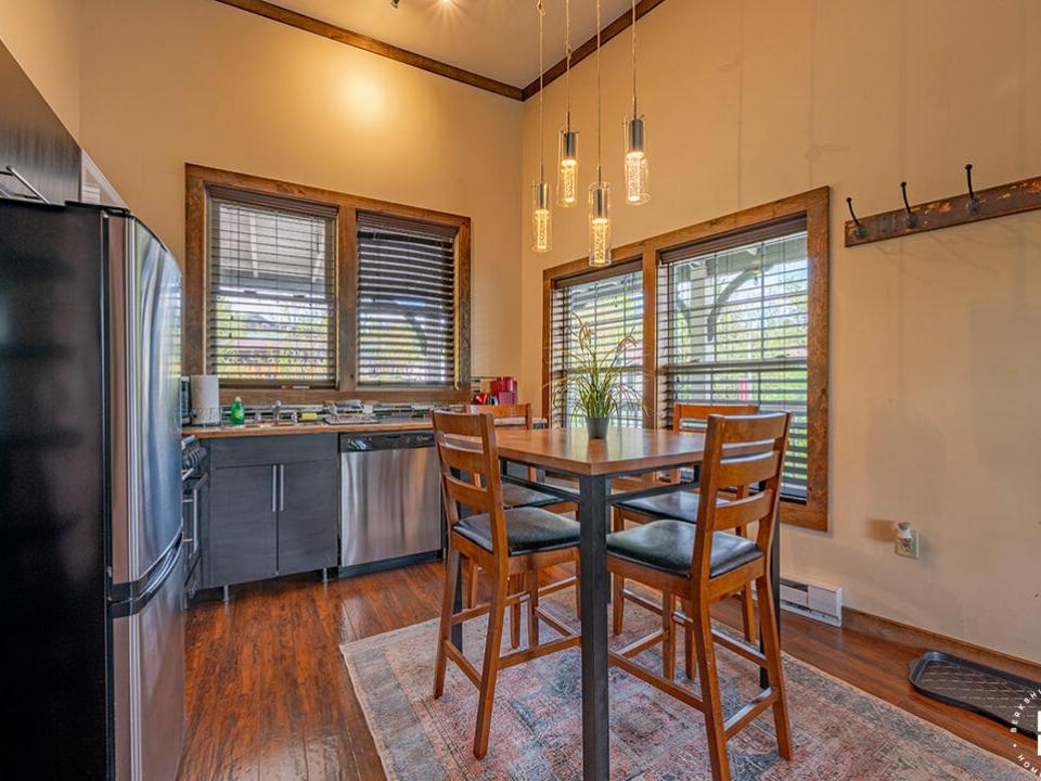 Downhill7Condo_DiningRoom