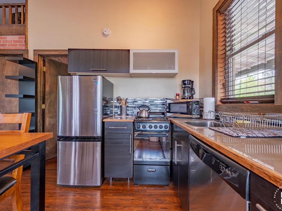 Downhill7Condo_Kitchen