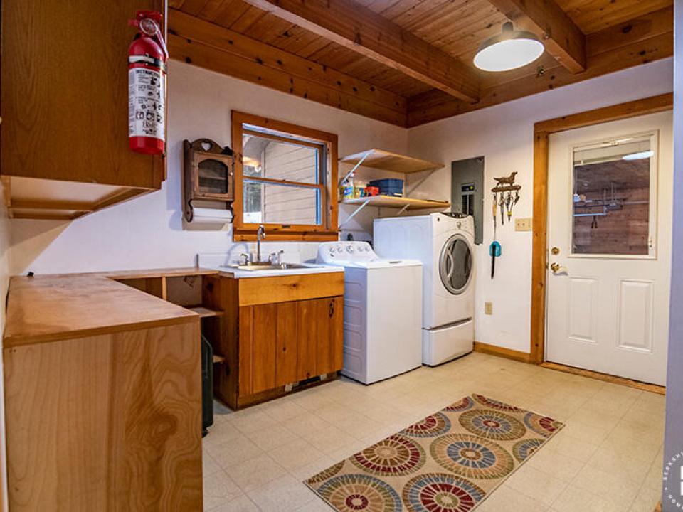 KeeneHomeOnSchaferRd_Laundry_Mudroom