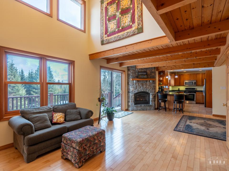 40 Saddleback Way LP-17