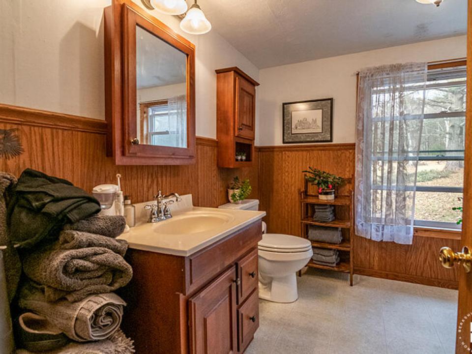 WestportFarmOnHaldsRoad_Bathroom_MainLev