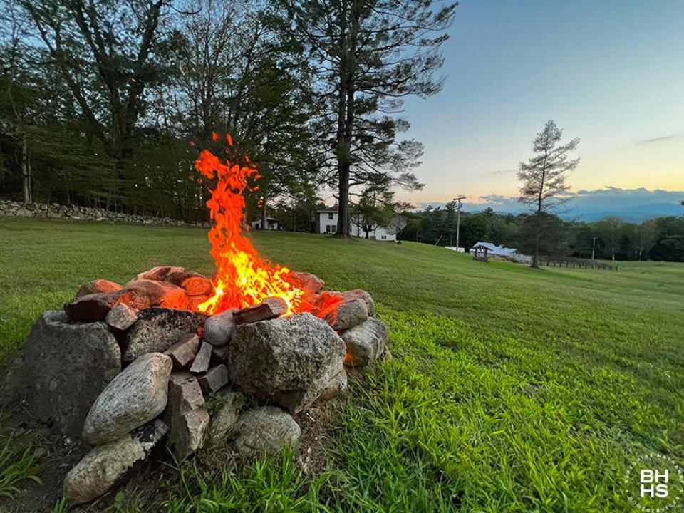 WestportFarmOnHaldsRoad_O_Firepit_Exteri