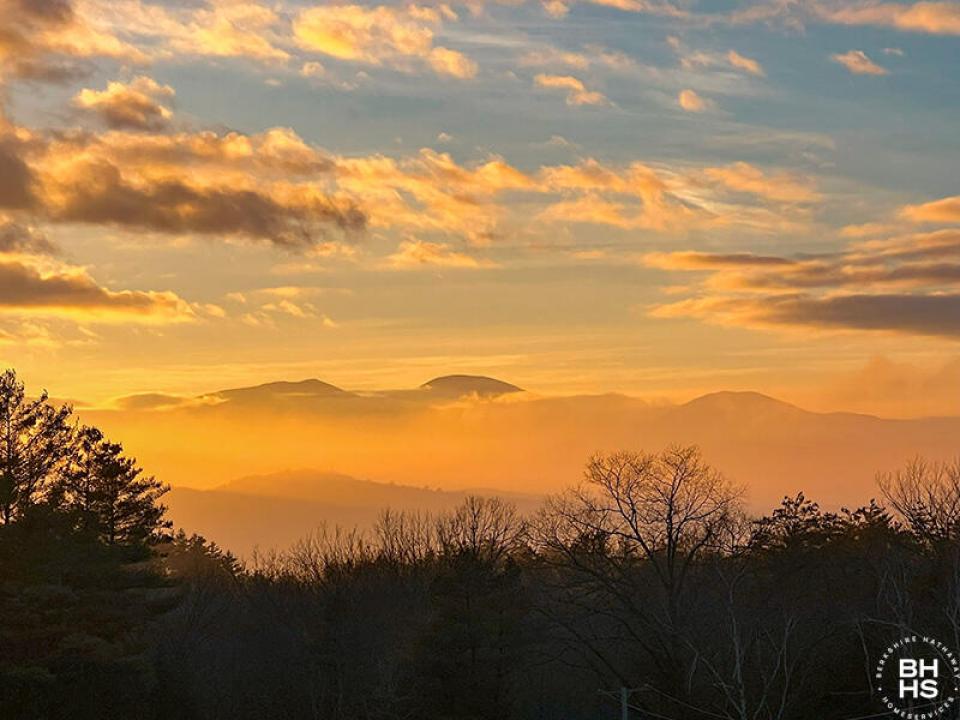 WestportFarmOnHaldsRoad_O_Sunset_Hazy