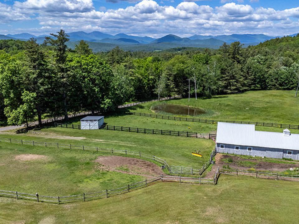 WestportFarmOnHaldsRoad_Summer_A_Barn_Mt