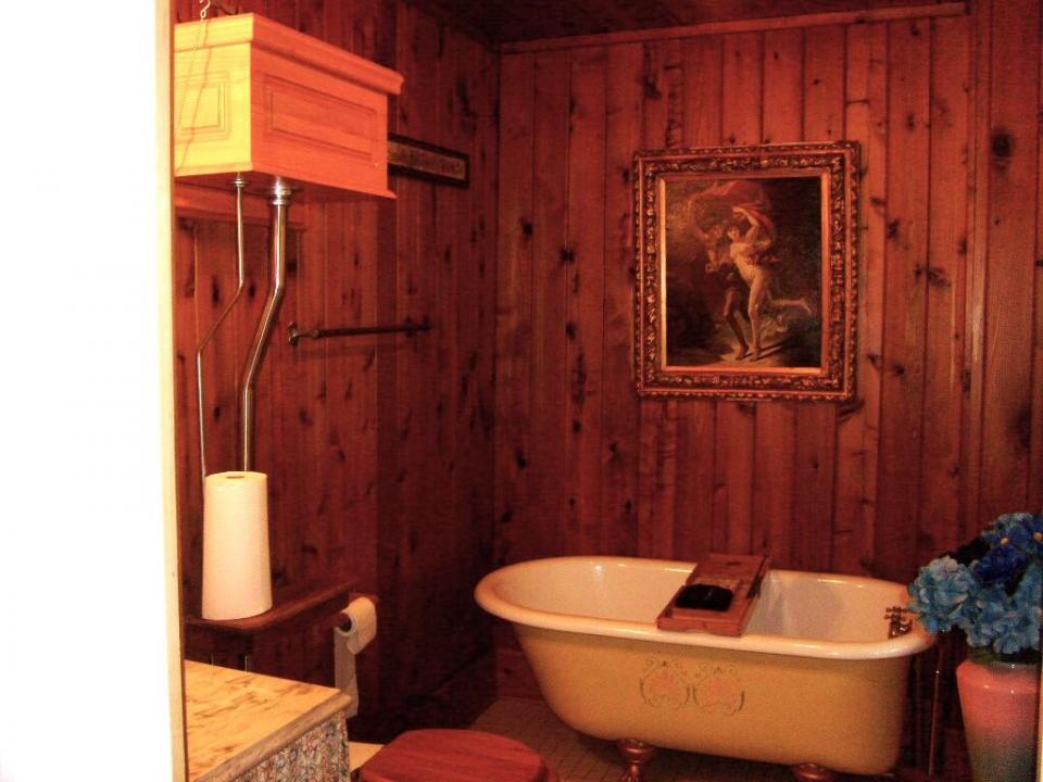 1st flr Bath1