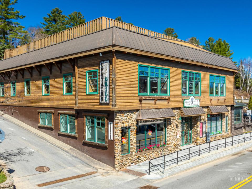 2490 Main St 2490 Main St