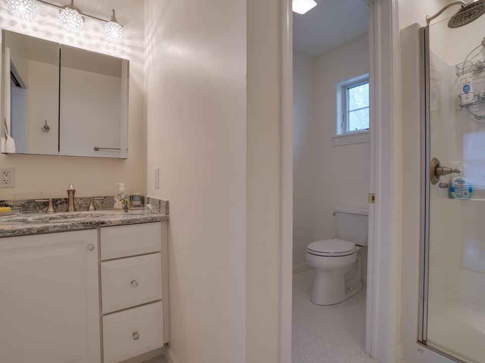 McGrath - bathroom bedroom