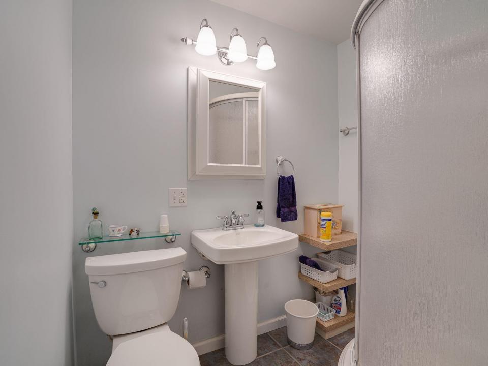 McGrath - bathroom IV