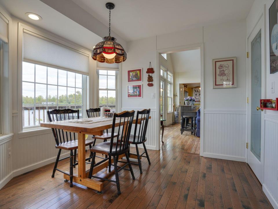 McGrath - dining rm cruz