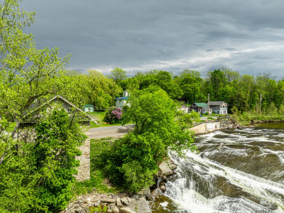 49 Gillialand Ln Willsboro-13